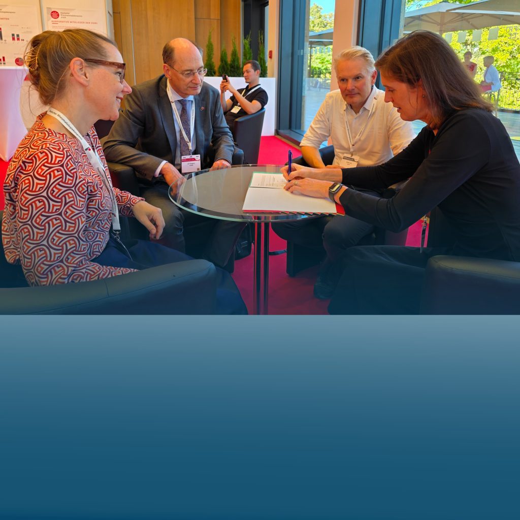 Vertragsunterzeichnung Labornetz Rheuma 